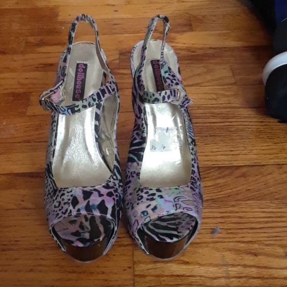 Heels - Picture 2 of 3